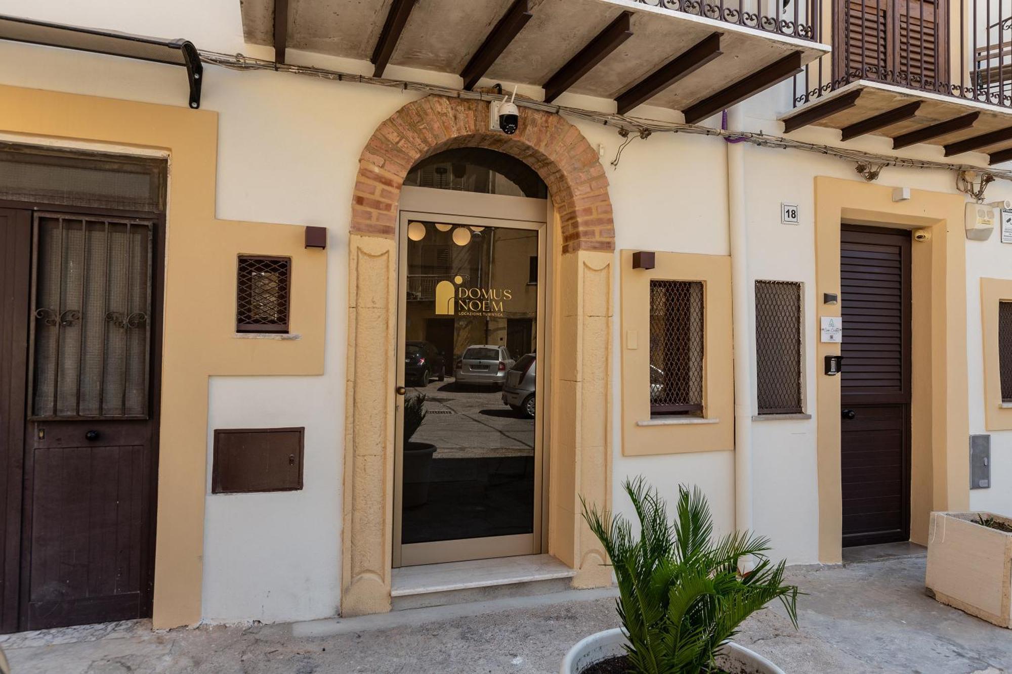 Domus Noem - Locazione Turistica Hotel อากริเจนโต ภายนอก รูปภาพ