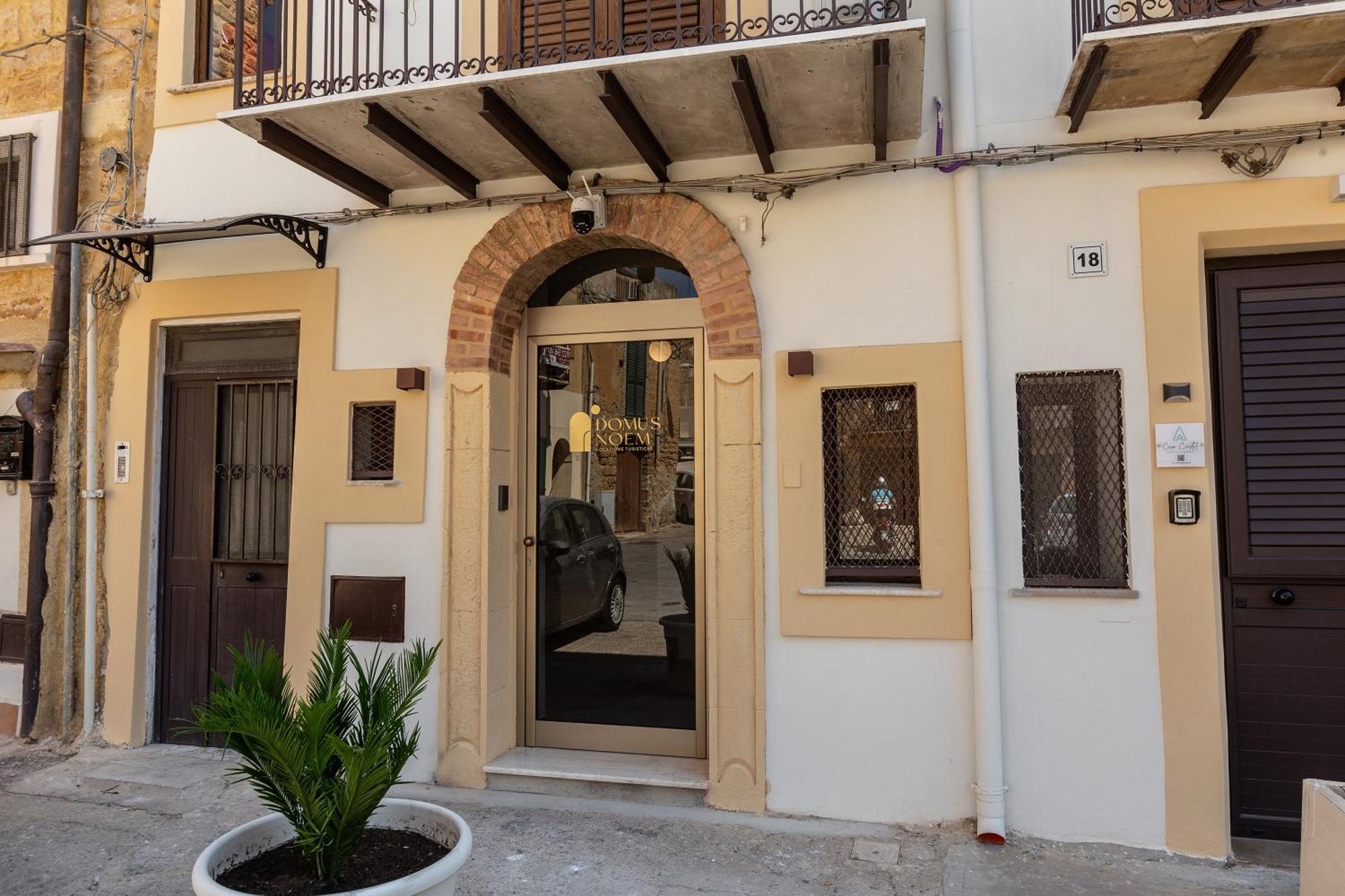 Domus Noem - Locazione Turistica Hotel อากริเจนโต ภายนอก รูปภาพ